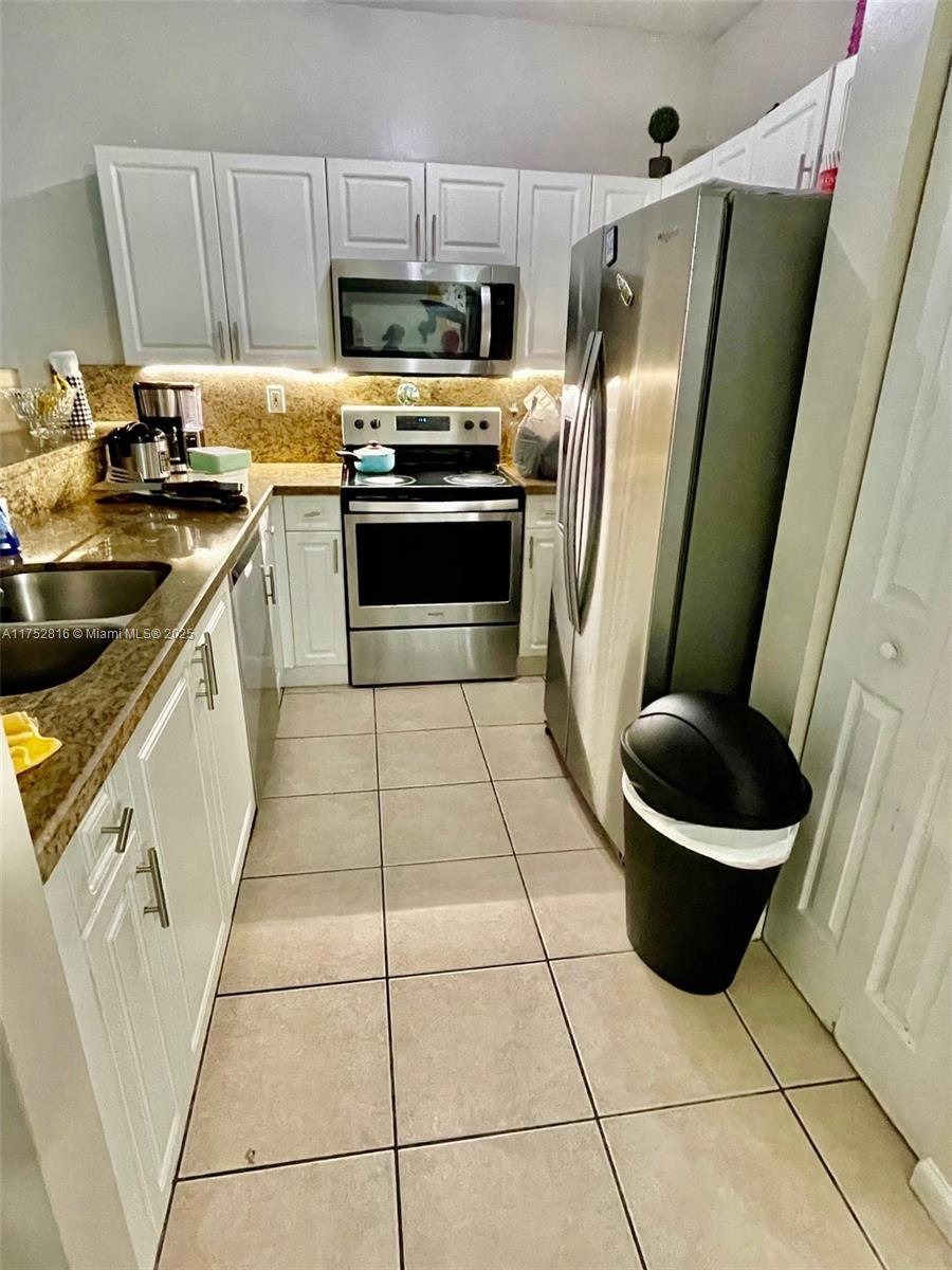 10962 Southwest 247th Terrace Homestead, FL 33032 - Photo 20 of 24