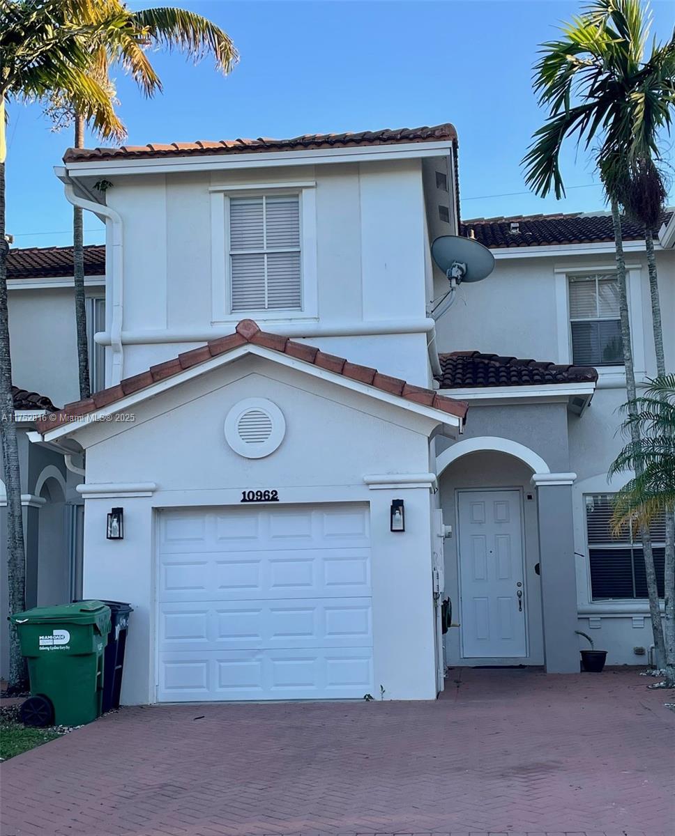 10962 Southwest 247th Terrace Homestead, FL 33032 - Photo 2 of 24