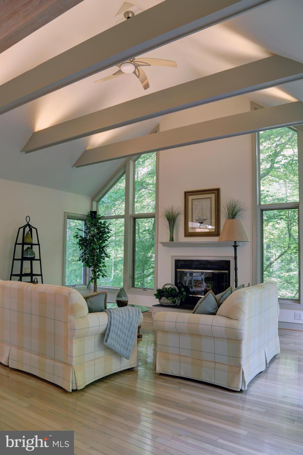 3535 Old Trail Road Edgewater, MD 21037 - Photo 7 of 28 Family Room w/ High Vaulted Ceiling