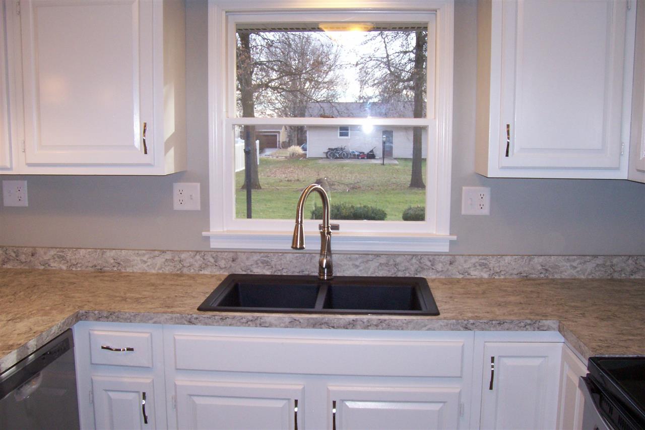 328 Harvester Road Canton, IL 61520 - Photo 11 of 36 Gallery Image 11