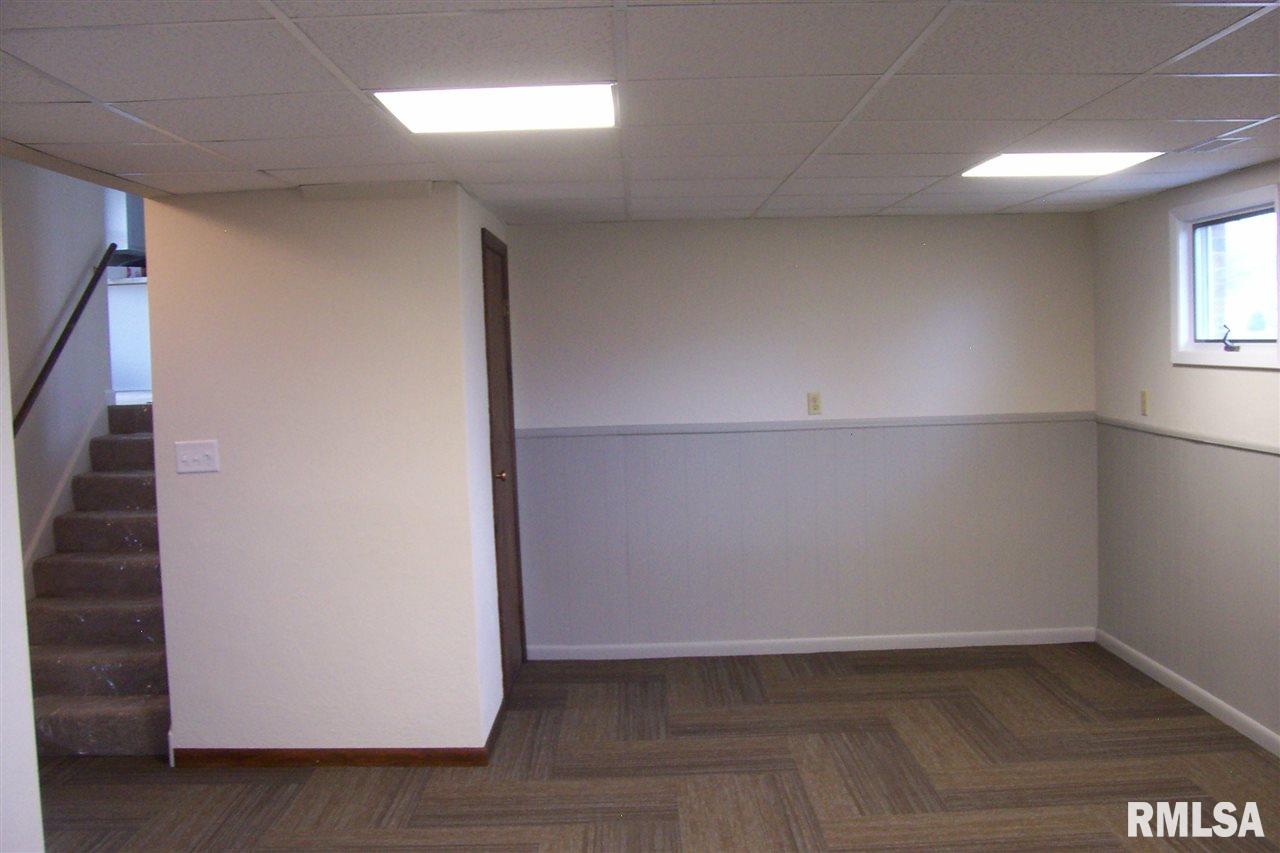 328 Harvester Road Canton, IL 61520 - Photo 18 of 36 Gallery Image 18