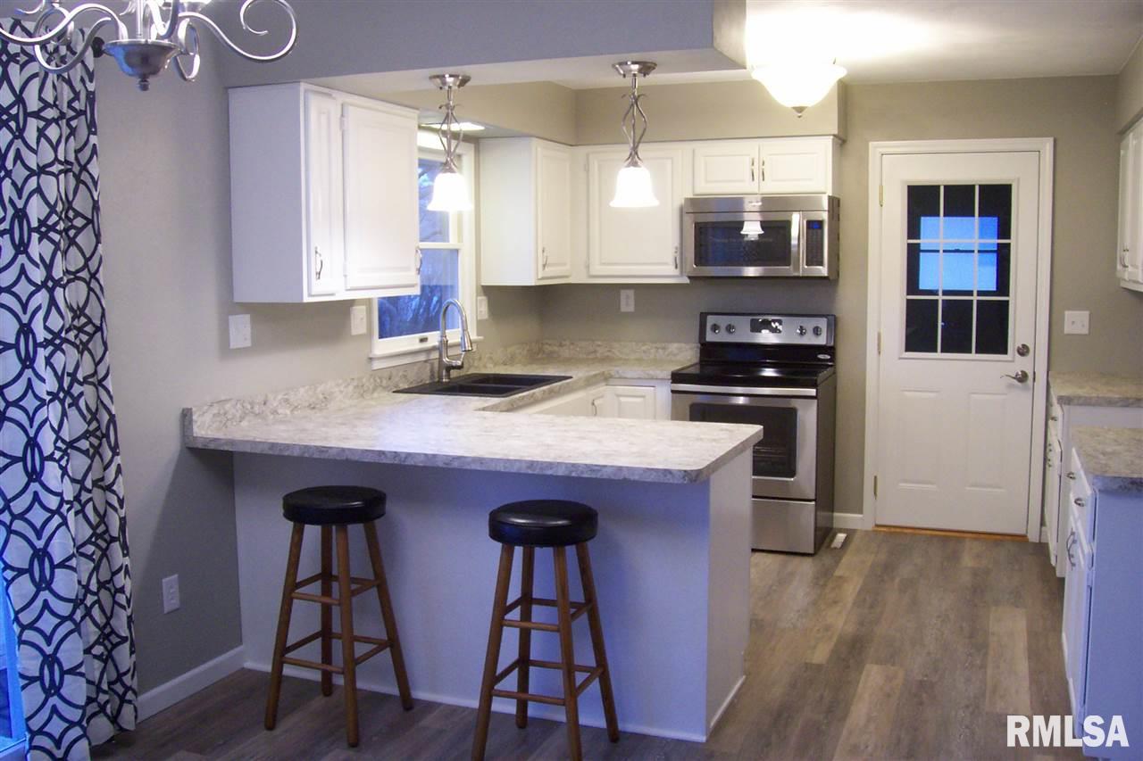 328 Harvester Road Canton, IL 61520 - Photo 8 of 36 Gallery Image 8