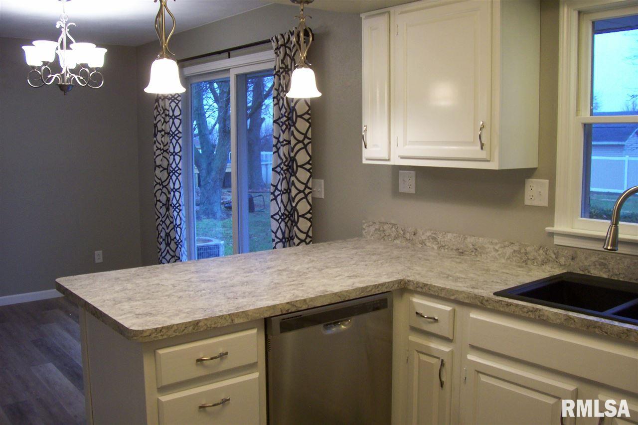328 Harvester Road Canton, IL 61520 - Photo 9 of 36 Gallery Image 9