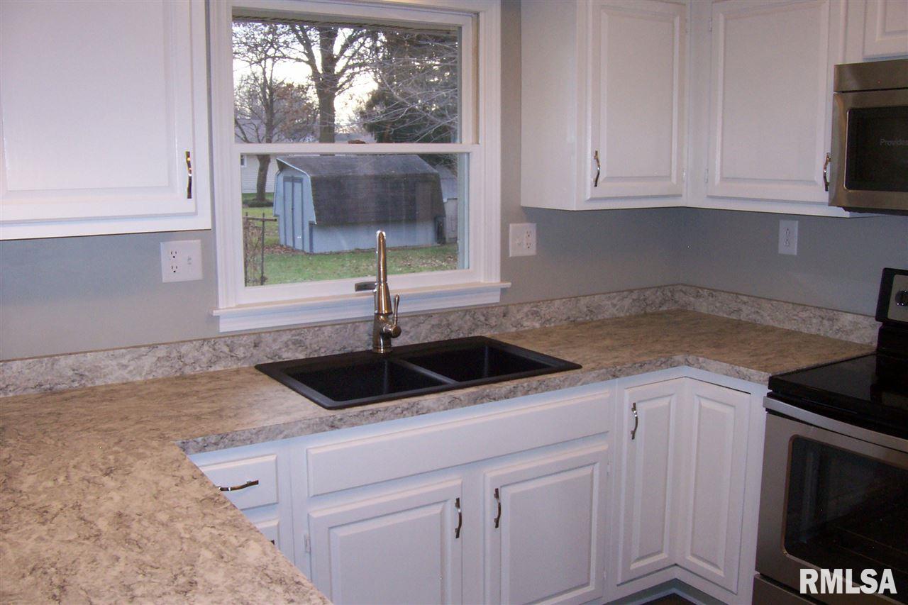 328 Harvester Road Canton, IL 61520 - Photo 10 of 36 Gallery Image 10