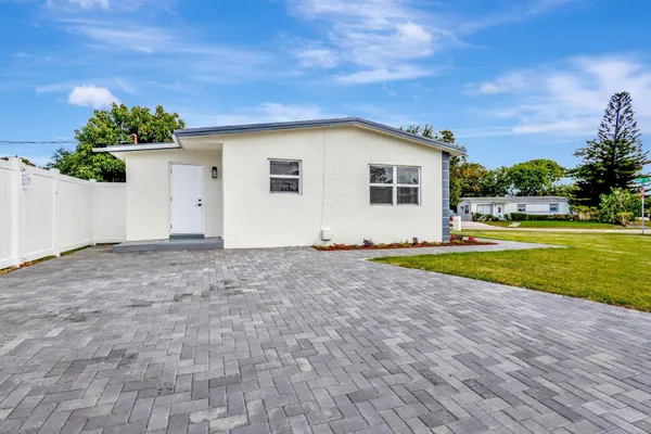 $3,200 | 1335 Lee Street, Delray Beach, FL 33444
