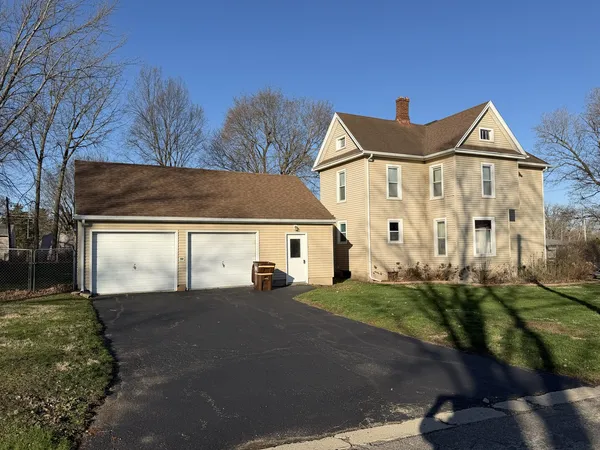 $229,900 | 304 Avenue D, Rochelle, IL 61068