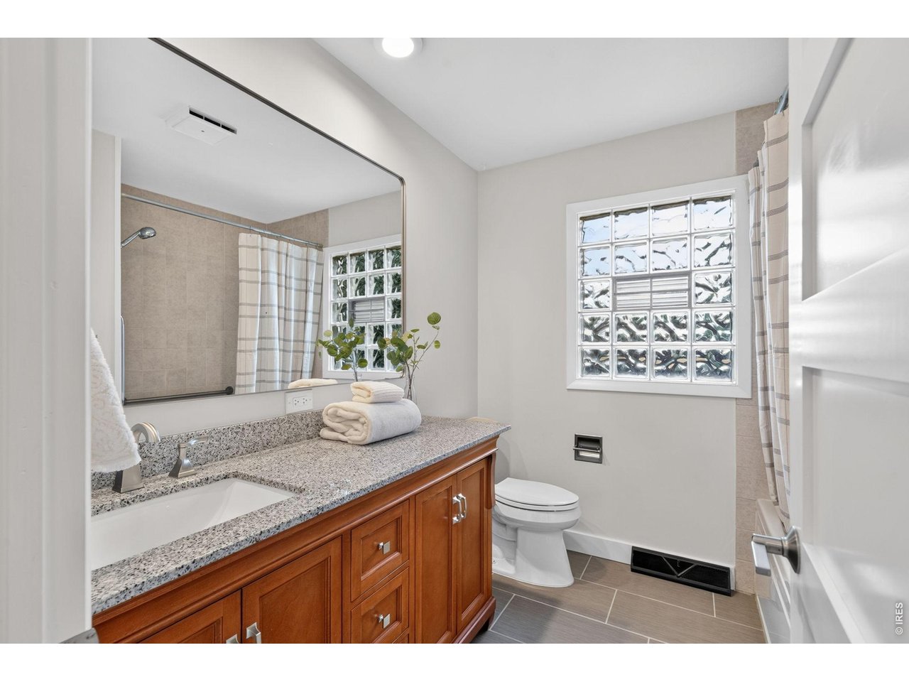 1118 Ridgelawn Drive Fort Collins, CO 80521 - Photo 19 of 48 Convenient access for guests in this roomy Hall Bathroom