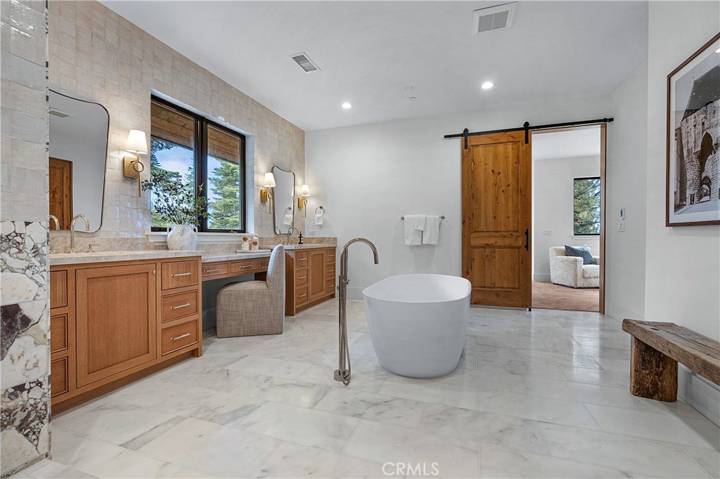 9348 Nine Bark Road Truckee, CA 96161 - Photo 17 of 58 Primary En-suite bath