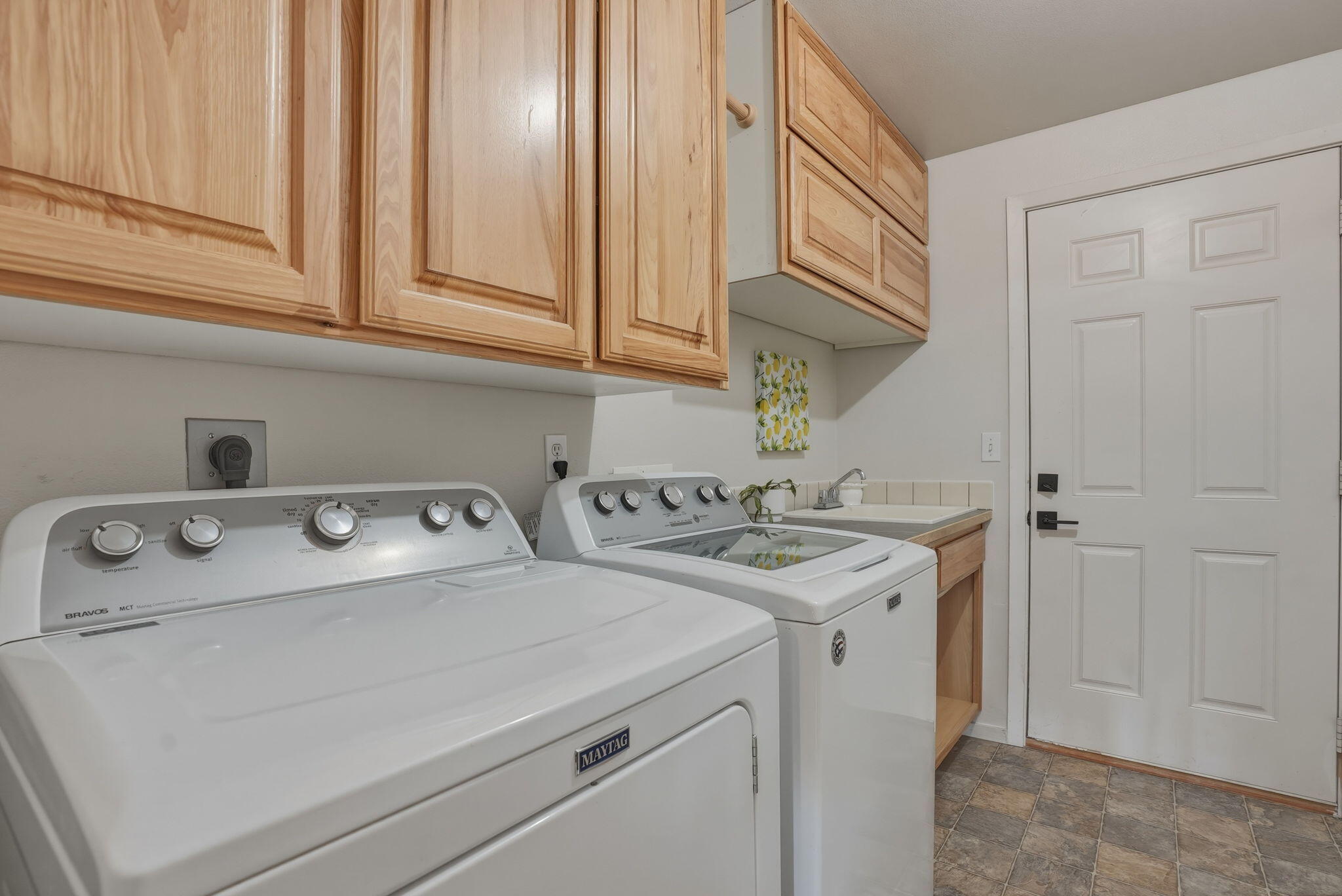 764 Northeast Tierra Road Bend, OR 97701 - Photo 27 of 51 28-web-or-mls-Riley_Visuals_026