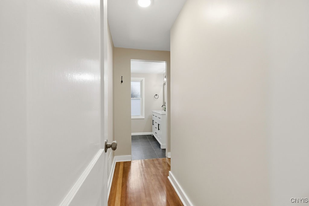 4548 Dublin Road Marcellus, NY 13108 - Photo 30 of 49 Upstairs bathroom hallway.