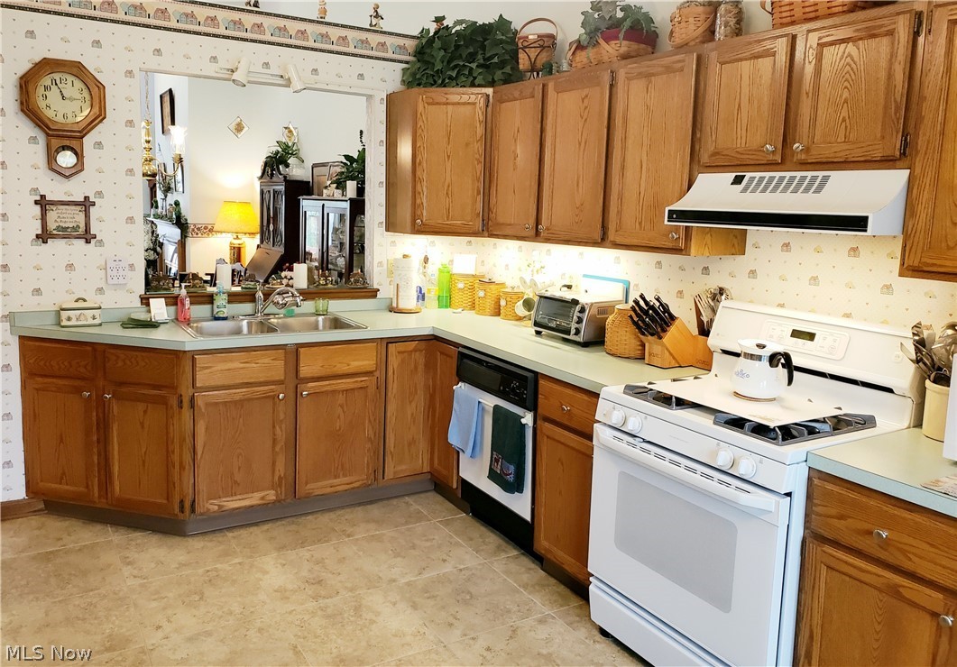 2239 Abbey Road, Unit 8 Akron, OH 44312 - Photo 4 of 32