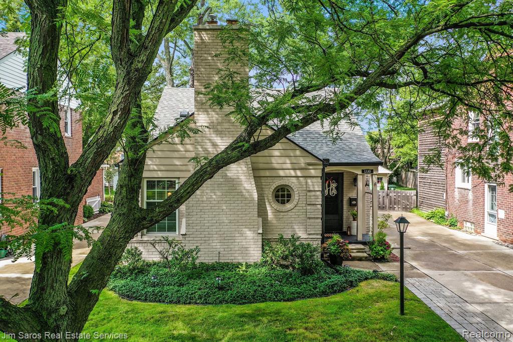 1330 Hampton Road Grosse Pointe Woods, MI 48236 - Photo 1 of 29