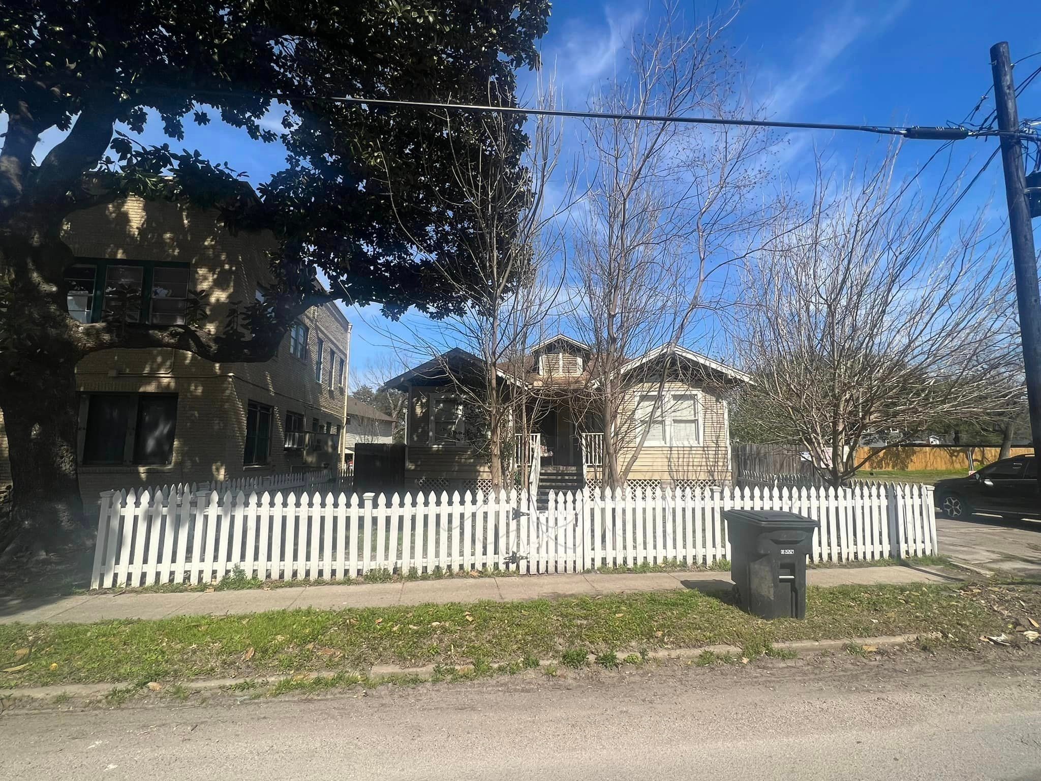 4105 McKinney Street, Unit B Houston, TX 77023 - Photo 1 of 25 a front view of a house with a garden
