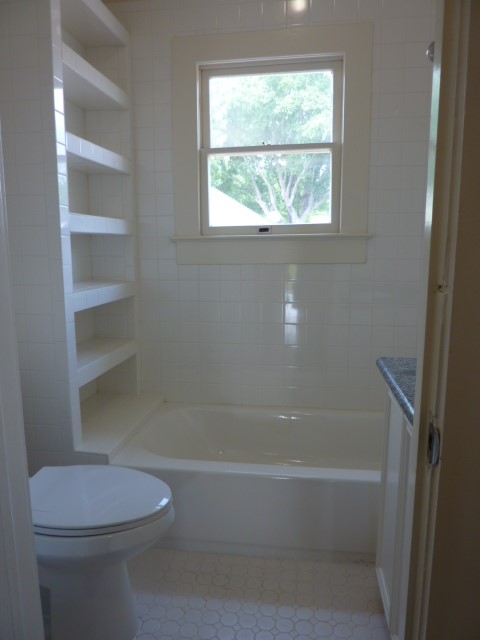 4105 McKinney Street, Unit B Houston, TX 77023 - Photo 12 of 25 a bathroom with a toilet and a bath tub