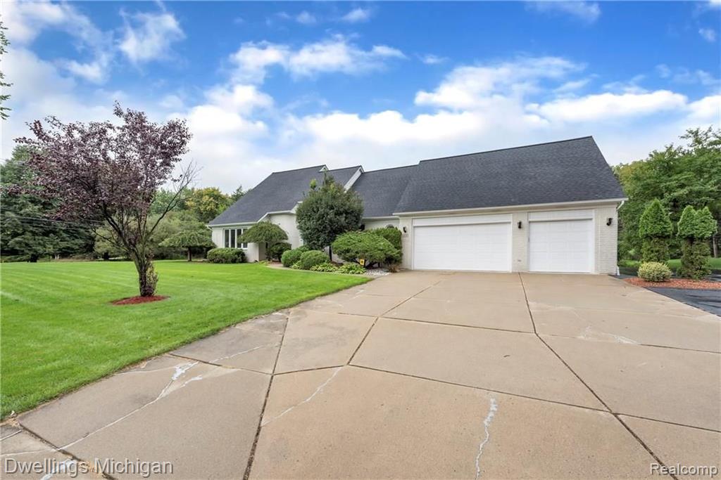 1037 South Adams Road Rochester Hills, MI 48309 - Photo 2 of 67