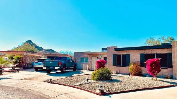 a front view of house with yard