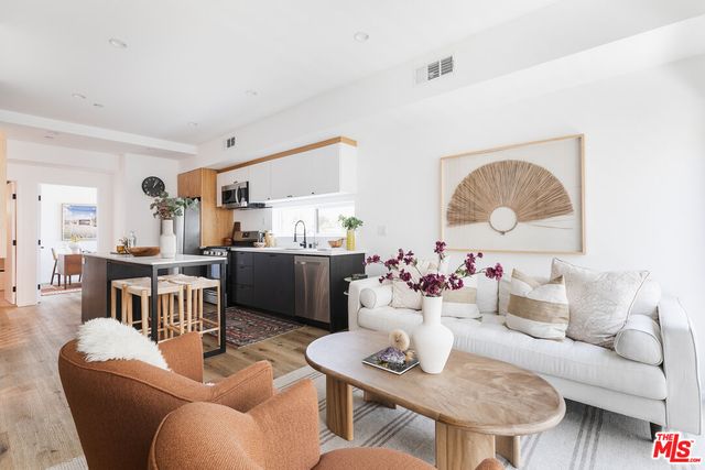 $799,000 | 2654 1/2 South Mansfield Avenue, Los Angeles, CA 90016