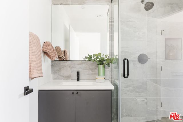 $799,000 | 2654 1/2 South Mansfield Avenue, Los Angeles, CA 90016