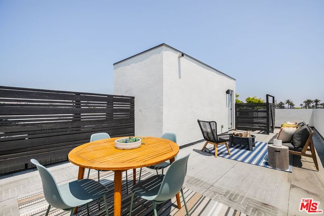 $799,000 | 2654 1/2 South Mansfield Avenue, Los Angeles, CA 90016