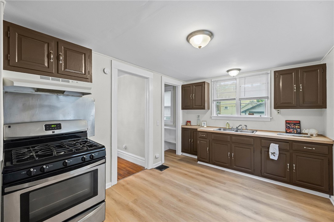 380 Sawyer Street Rochester, NY 14619 - Photo 9 of 36
