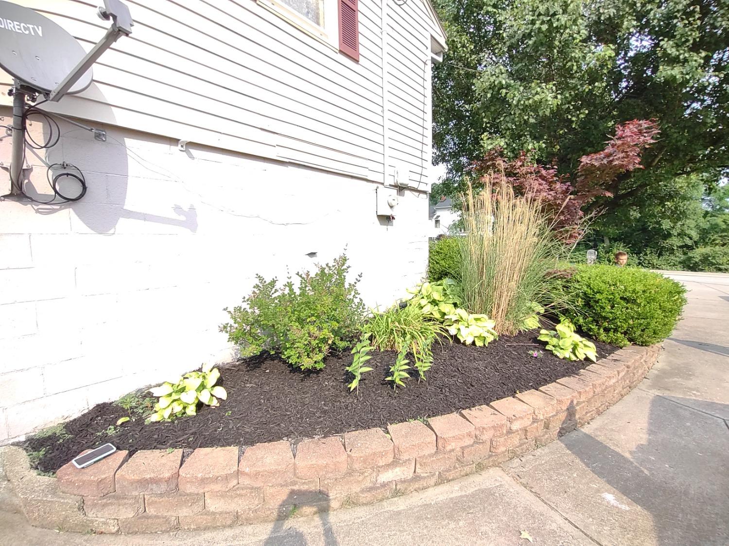 freshly mulched landscaping