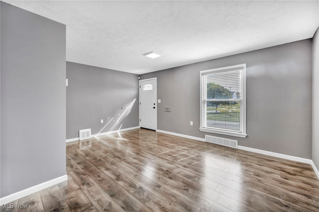 4081 Wilmington Road Cleveland, OH 44121 - Photo 6 of 41 Gallery Image 6