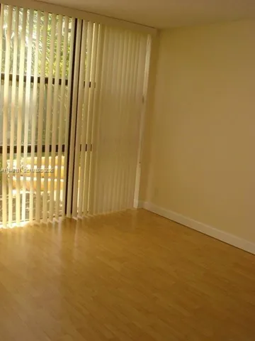 $1,800 | 17021 North Bay Road, Unit 325, Sunny Isles Beach, FL 33160