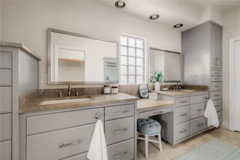 $1,095,000 | 4822 Twin Valley Drive, Austin, TX 78731