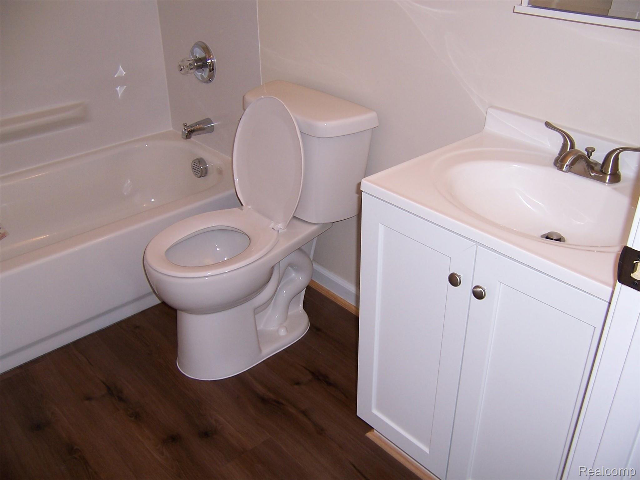 3542 Ravenswood Road Port Huron, MI 48060 - Photo 14 of 17 14.JPG