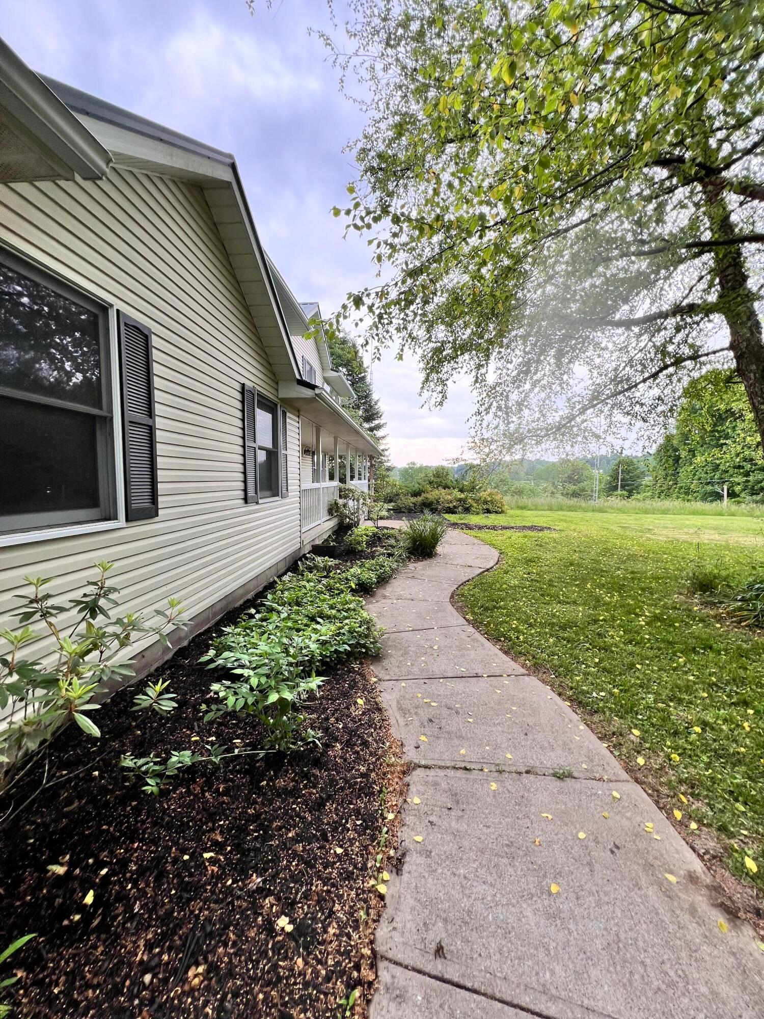 20600 Hellwig Road Utica, OH 43080 - Photo 44 of 60 Front walk