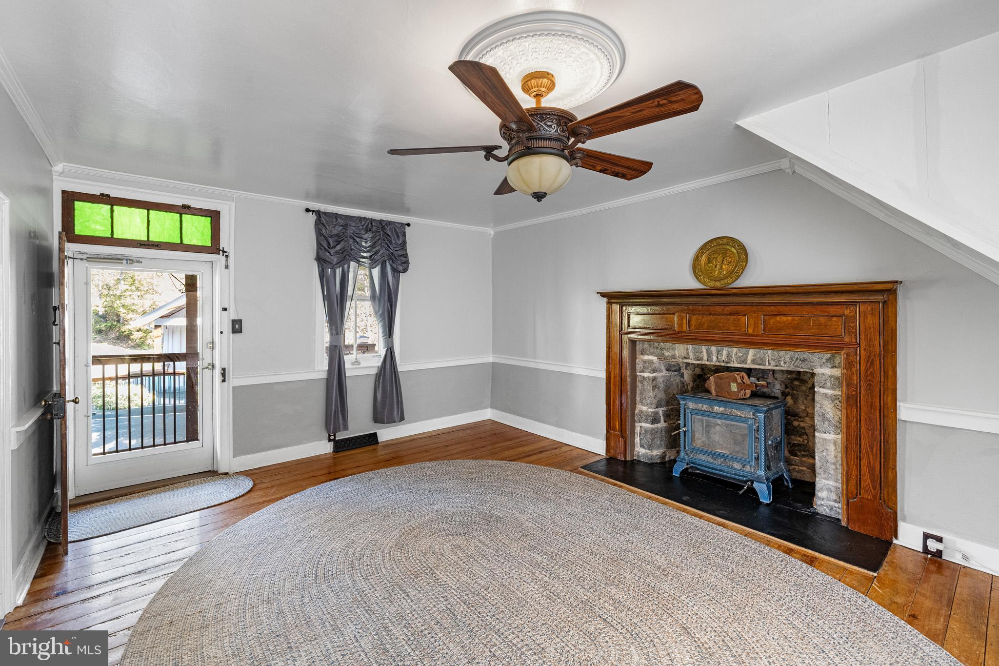 989 Swover Creek Road Edinburg, VA 22824 - Photo 21 of 132 Livingroom
