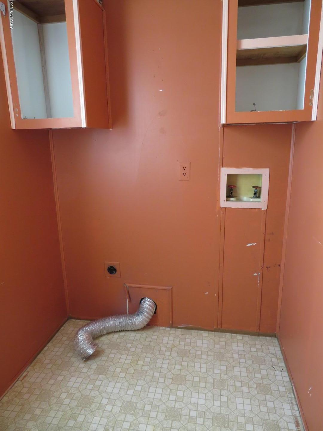 2775 Hills Neck Road Ernul, NC 28527 - Photo 15 of 29 Laundry Room
