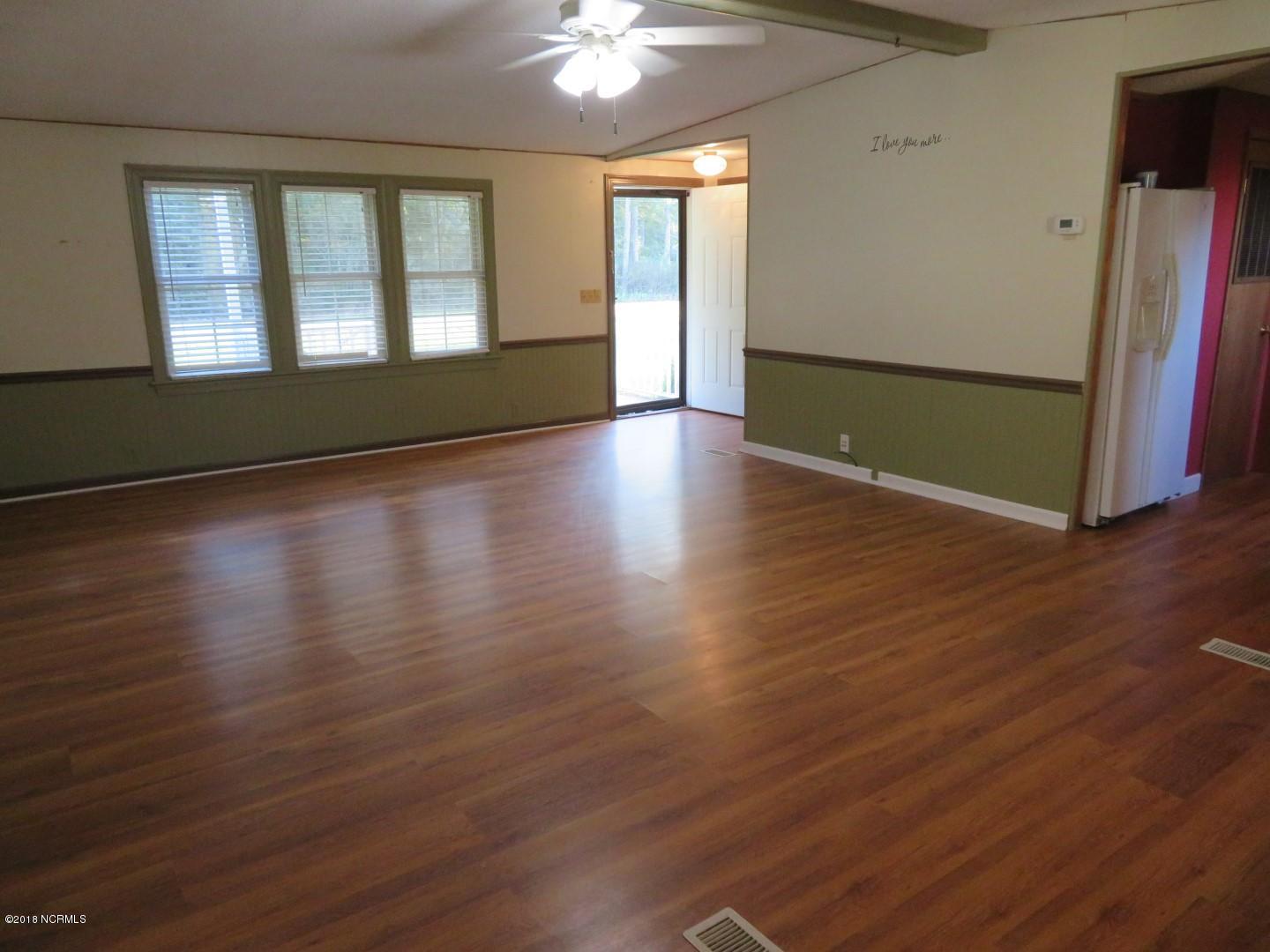2775 Hills Neck Road Ernul, NC 28527 - Photo 2 of 29 Large Living Room