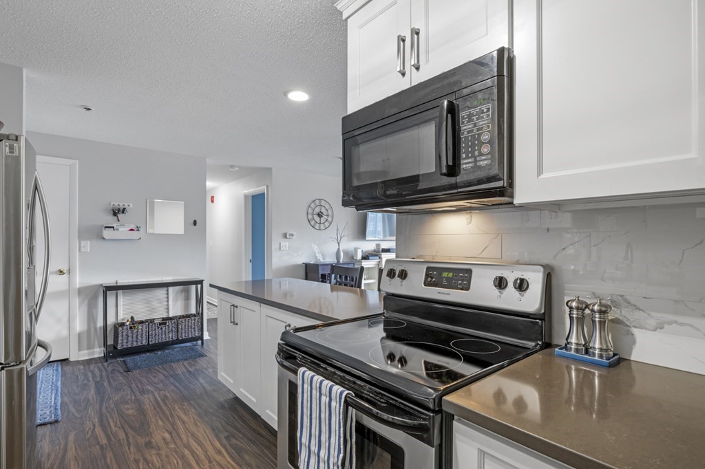 36 Dunham Road, Unit 204 Beverly, MA 01915 - Photo 17 of 31 Gallery Image 17
