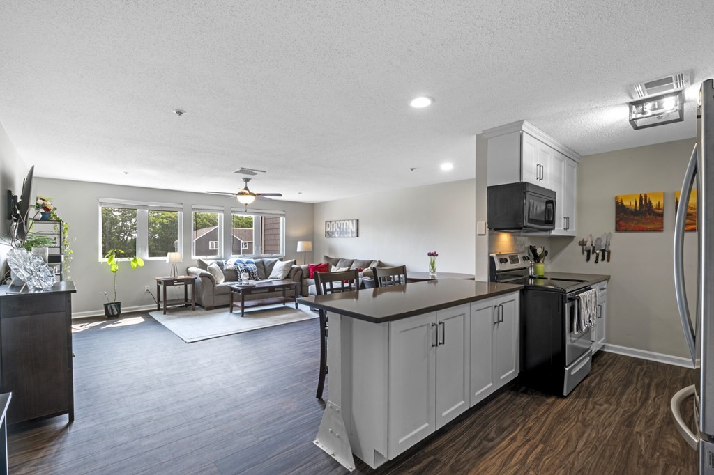 36 Dunham Road, Unit 204 Beverly, MA 01915 - Photo 5 of 31 Gallery Image 5