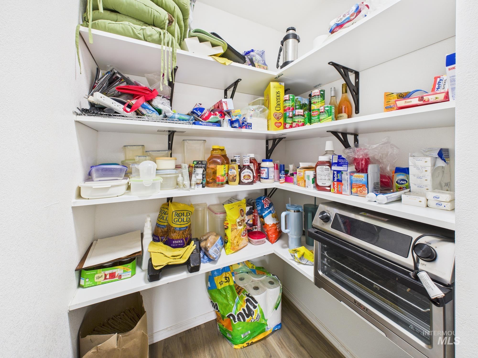 1086 Highland Lane Mesa, ID 83643 - Photo 11 of 45 Pantry with washer / clothes dryer