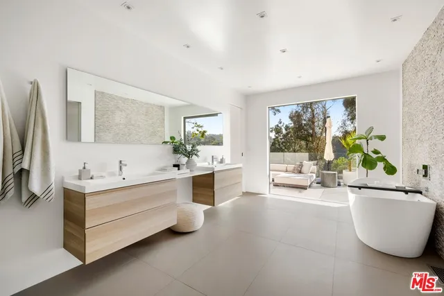 $1,925,000 | 8583 Skyline Drive, Los Angeles, CA 90046