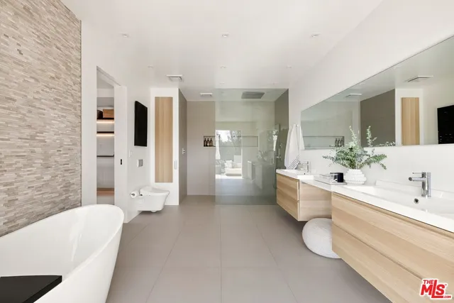 $1,925,000 | 8583 Skyline Drive, Los Angeles, CA 90046