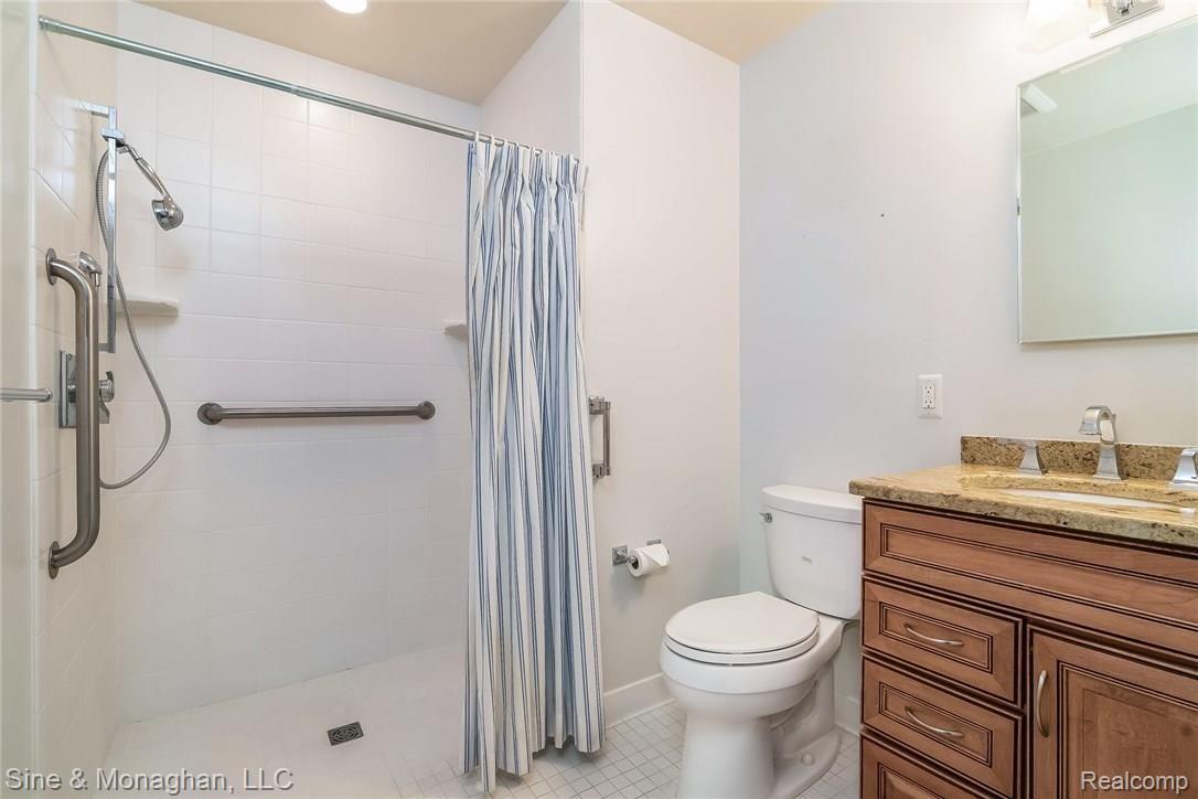 88 Cloverly Road Grosse Pointe, MI 48236 - Photo 20 of 53 022-Bathroom-5620485-medium.jpg