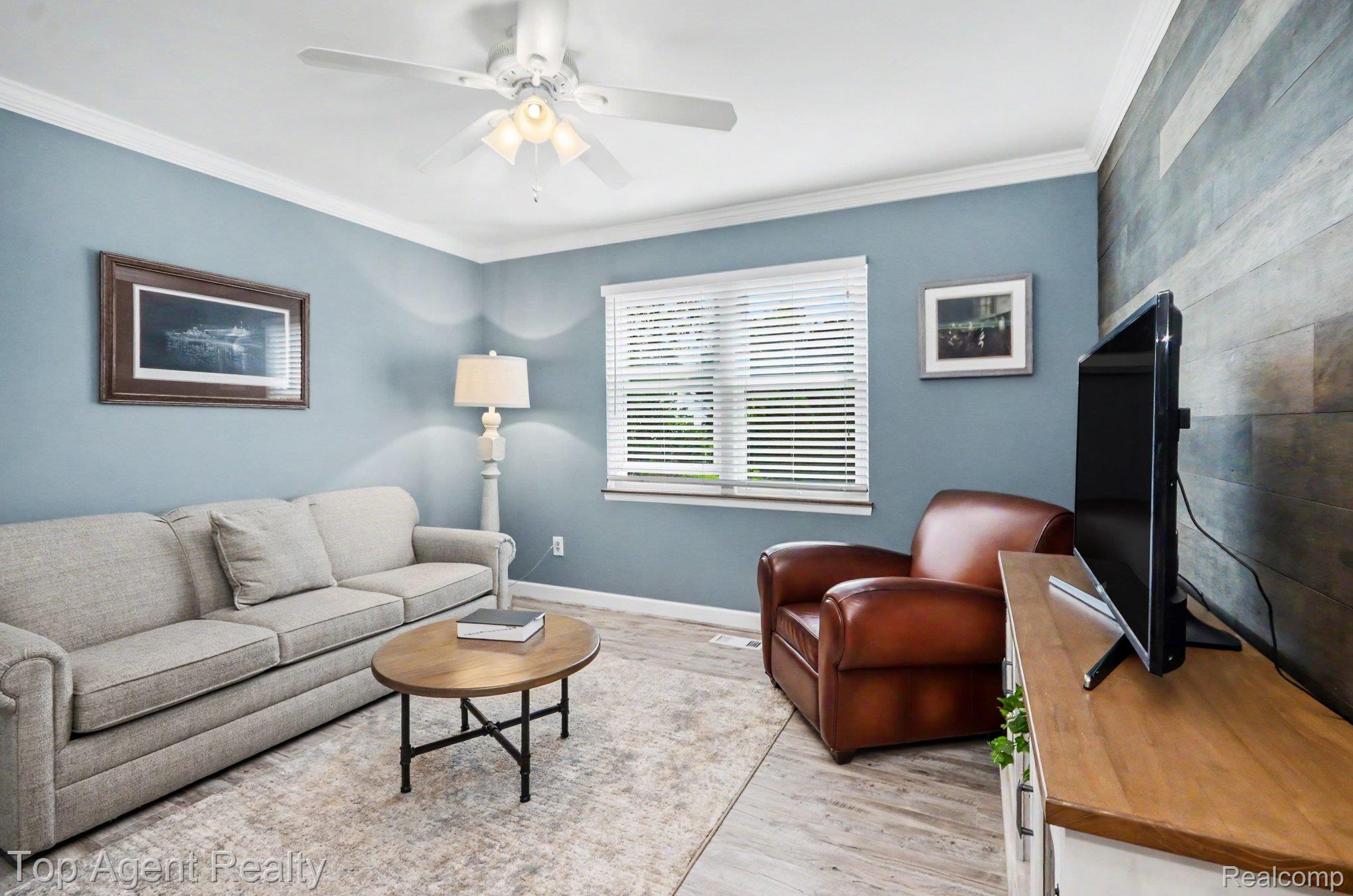 3759 Donley Avenue Rochester, MI 48309 - Photo 10 of 29 Living room