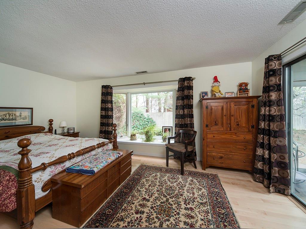21 Foreside Common Road, Unit 21 Falmouth, ME 04105 - Photo 8 of 15 Master Bedroom Suite with direct...