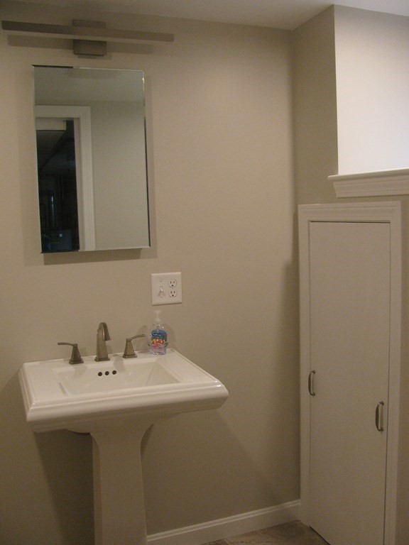 22 Baniulis Road Billerica, MA 01821 - Photo 10 of 17 Gallery Image 10