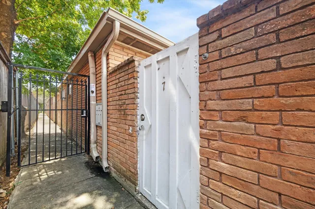 $1,300 | 3259 Branard Street, Unit 8, Houston, TX 77098