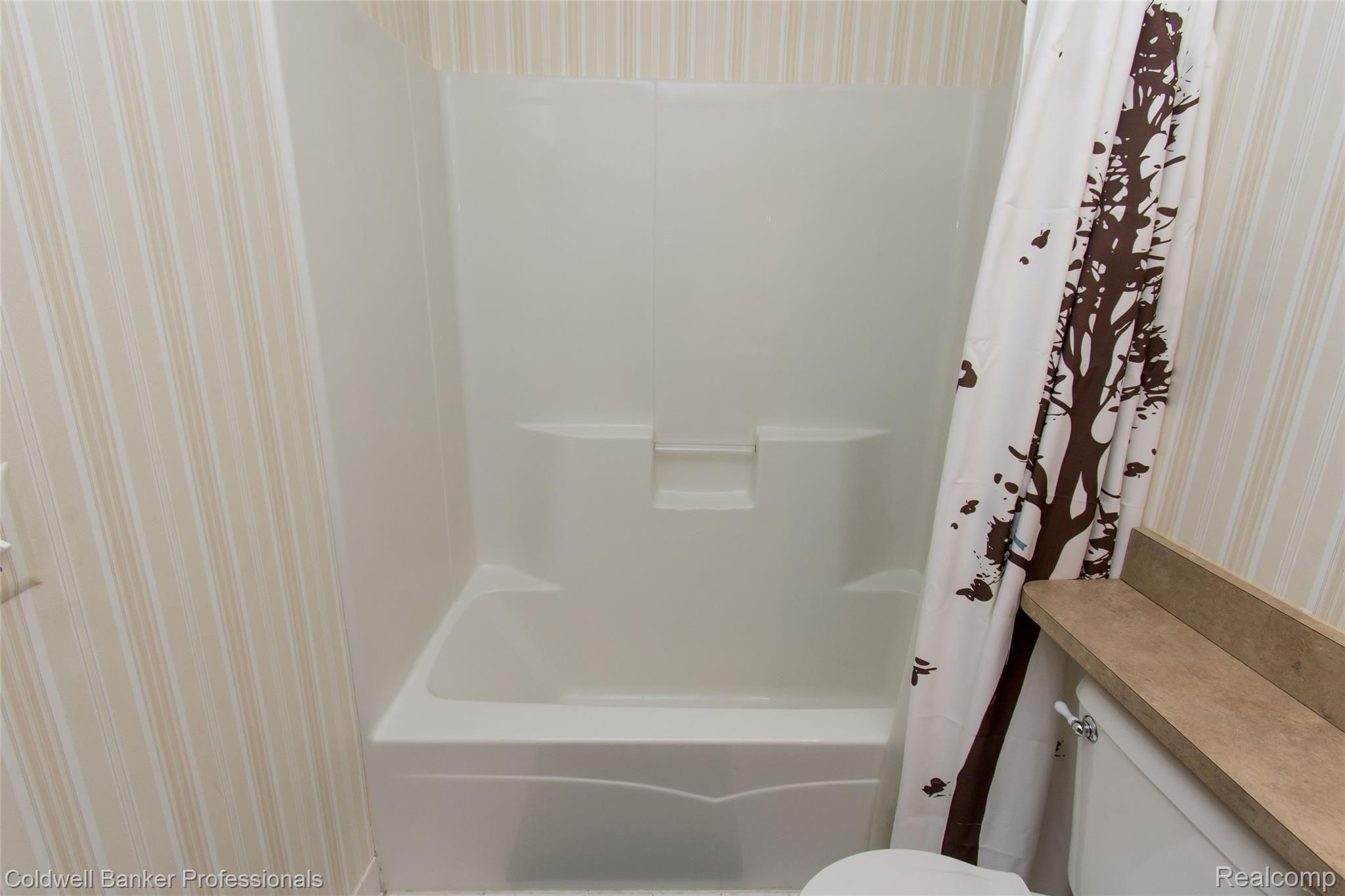1347 Ridge View Court Grand Blanc, MI 48439 - Photo 43 of 62 1347RidgeViewCt-018.jpg