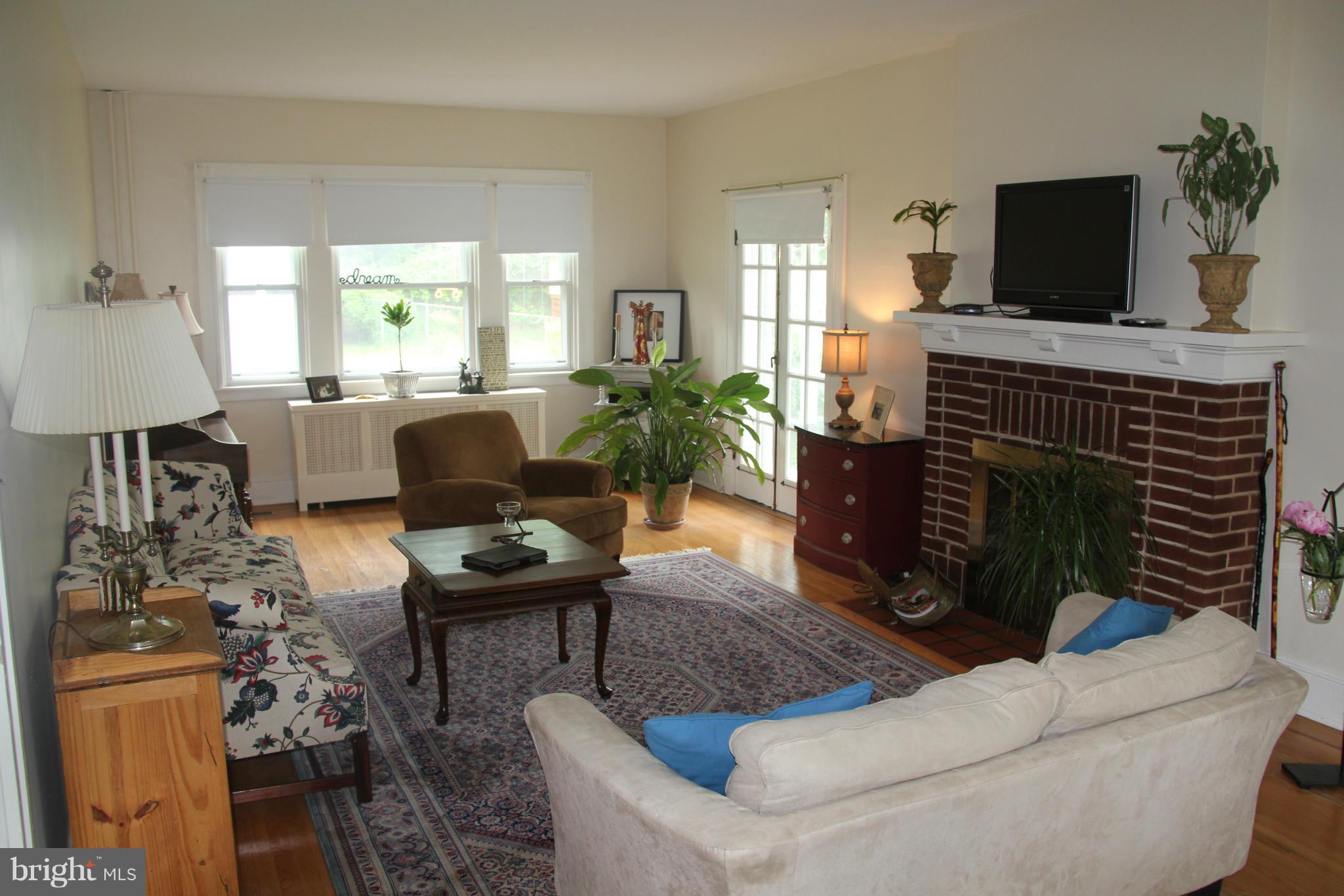 8 Overbrook Road Baltimore, MD 21228 - Photo 12 of 22 Family Room