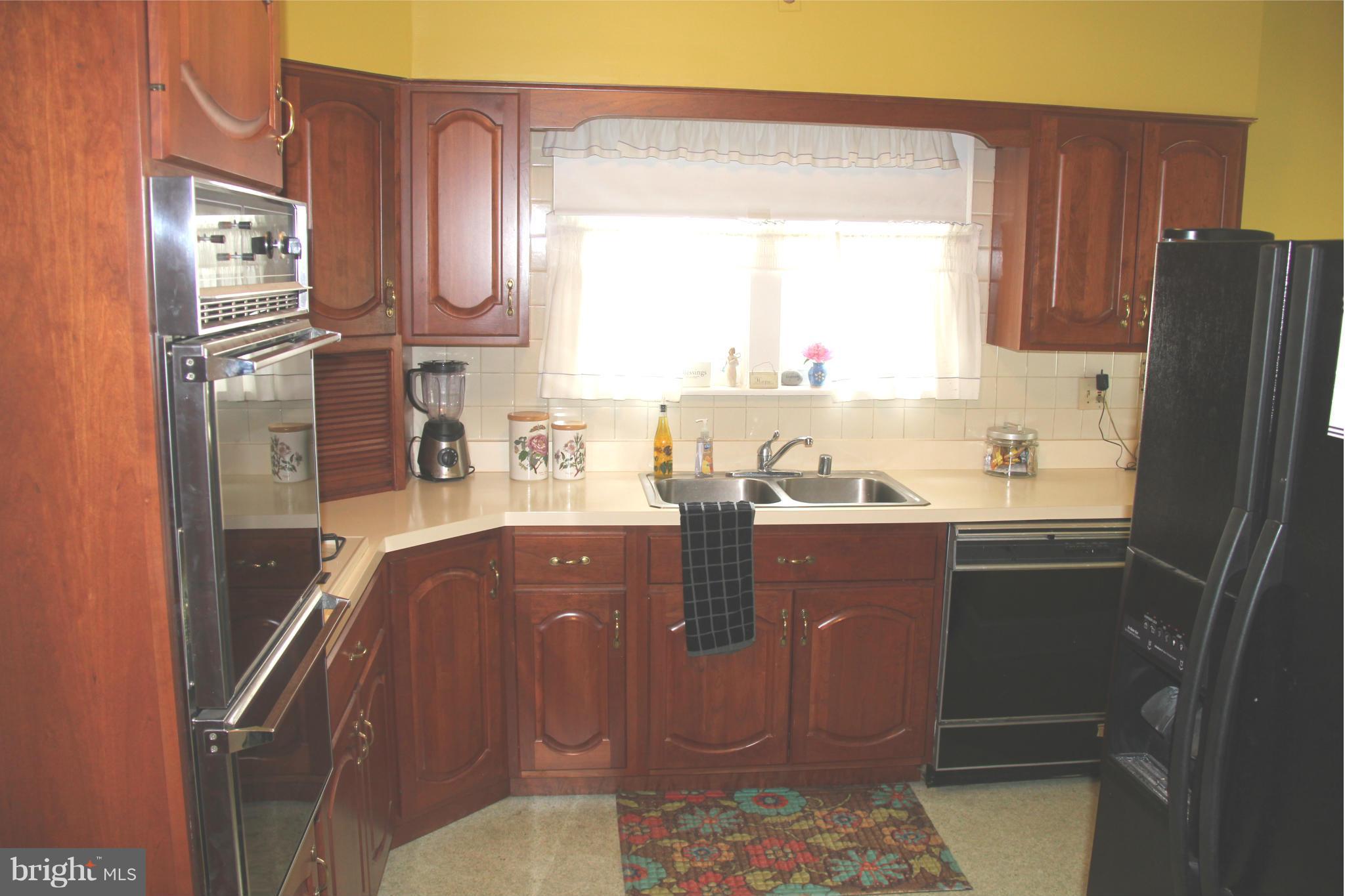 8 Overbrook Road Baltimore, MD 21228 - Photo 7 of 22 Kitchen