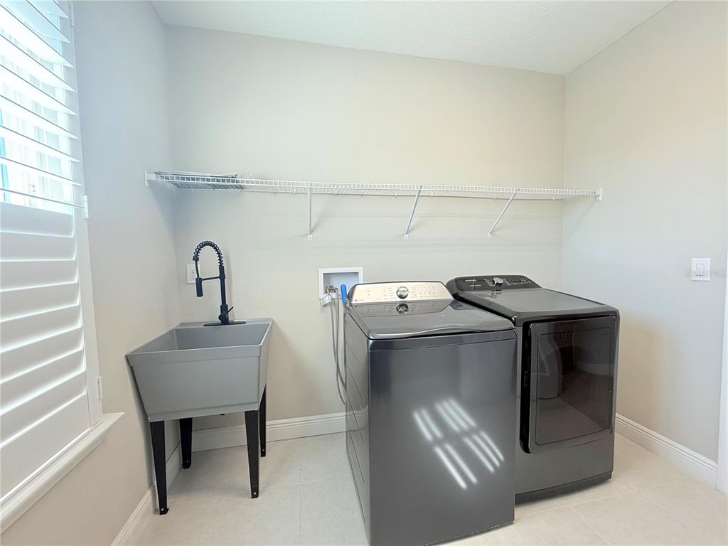 7004 Mainland Avenue Apollo Beach, FL 33572 - Photo 51 of 67 a utility room with dryer and washer