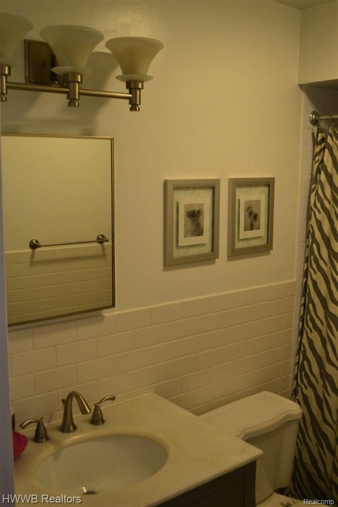 2318 Arizona Court Rochester, MI 48309 - Photo 17 of 33 Full Bath