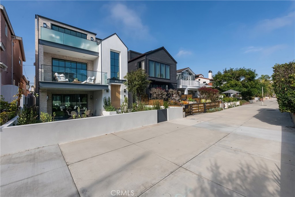 405 7th Street Manhattan Beach, CA 90266 - Photo 3 of 70
