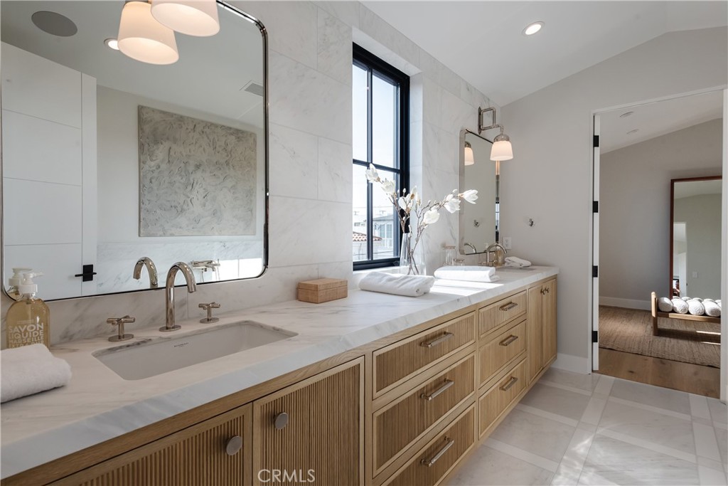 405 7th Street Manhattan Beach, CA 90266 - Photo 45 of 70